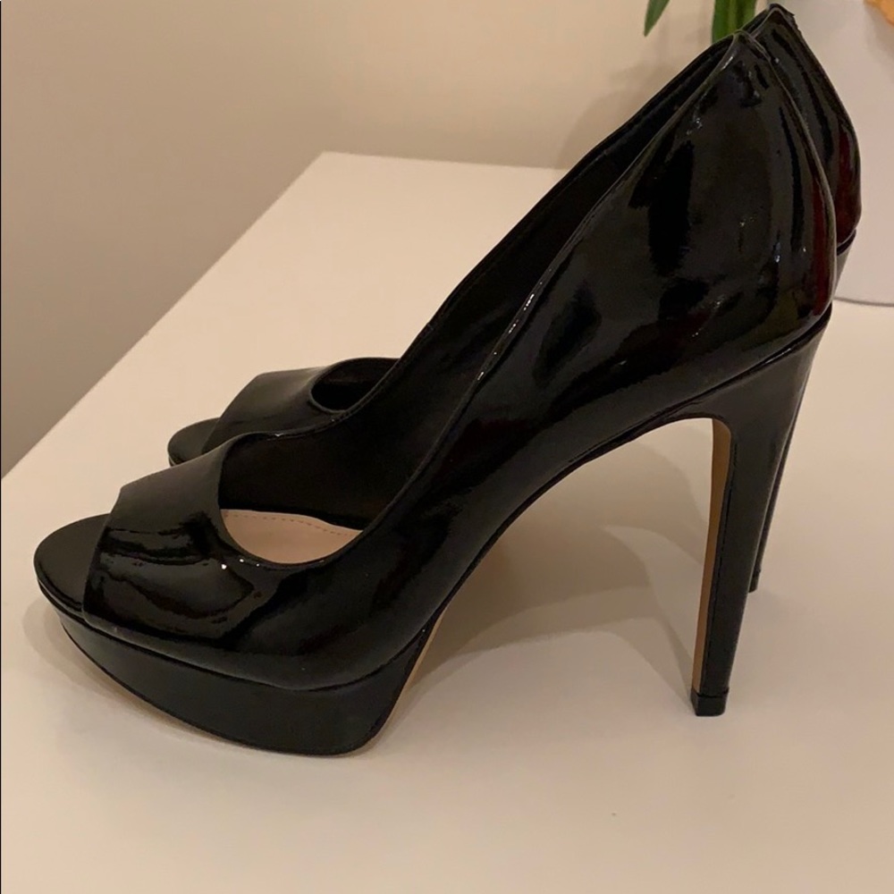 Vince camuto Blk patent leather pumps 5.5